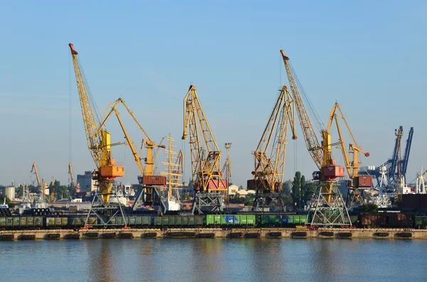 Angriffe auf russische Häfen senken das Risiko für europäische Schiffe, Ladung und Lebensmittelpreise russische